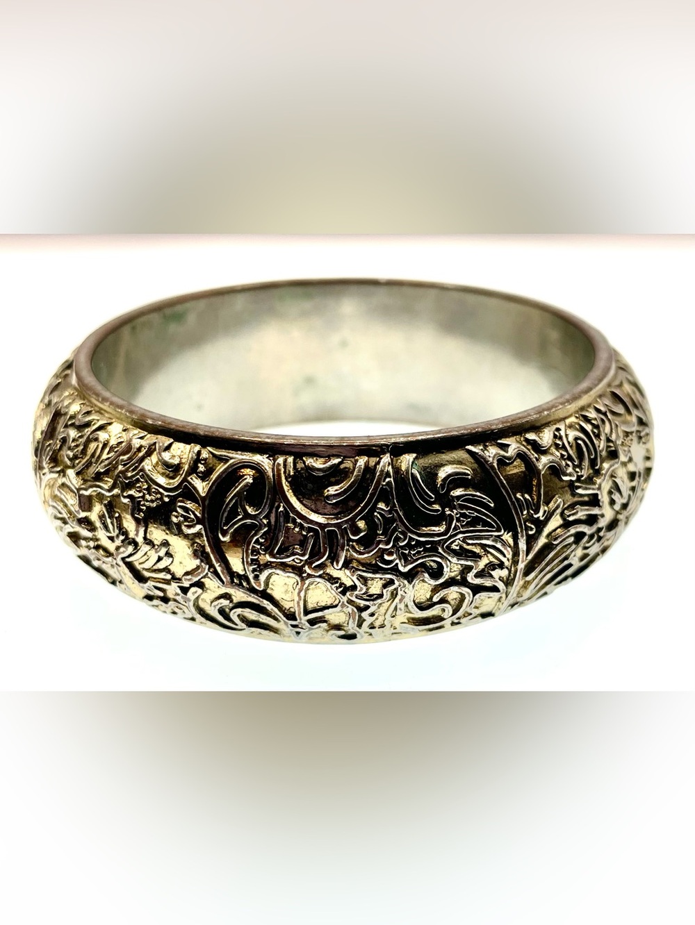 Vintage 1970s Antiqued Silver Tone Embossed Floral Scroll Wide Bangle Bracelet